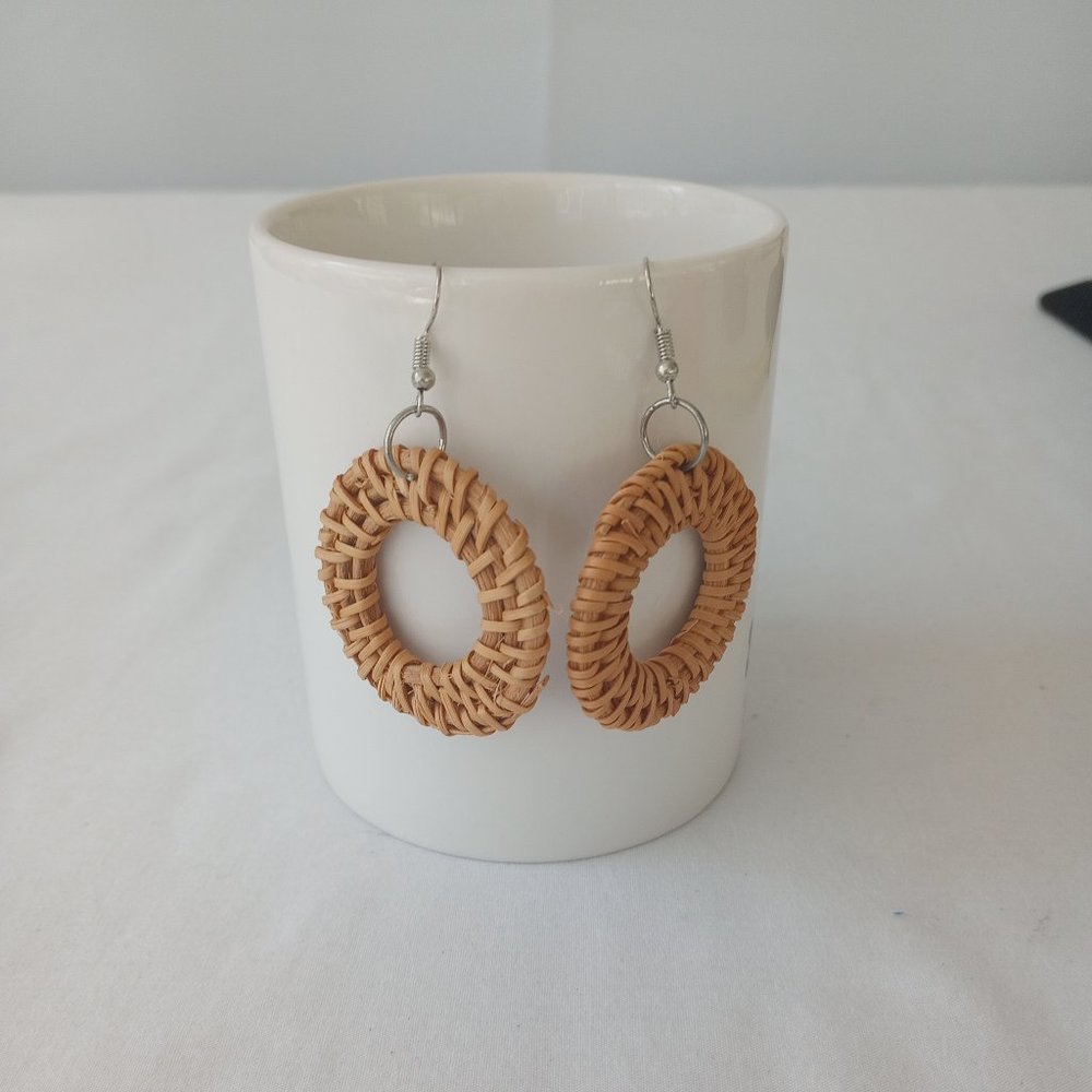 NWOT  Brown Rattan Round Earrings